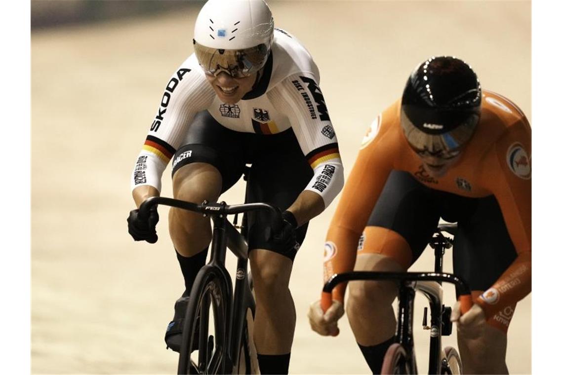 Hinze holt nächstes Sprint-Gold - Eilers Zeitfahr-Bronze Sprintete in Roubaix erneut zu Gold: Emma Hinze (l). Foto: Thibault Camus/AP/dpa