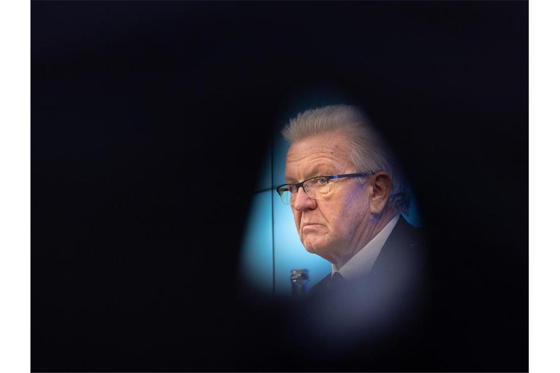 Kretschmann lädt zu Spitzengespräch über Teststrategie ein Staatskanzlei Baden-Württemberg, der Ministerpräsident von Baden-Württemberg. Foto: Sebastian Gollnow/dpa