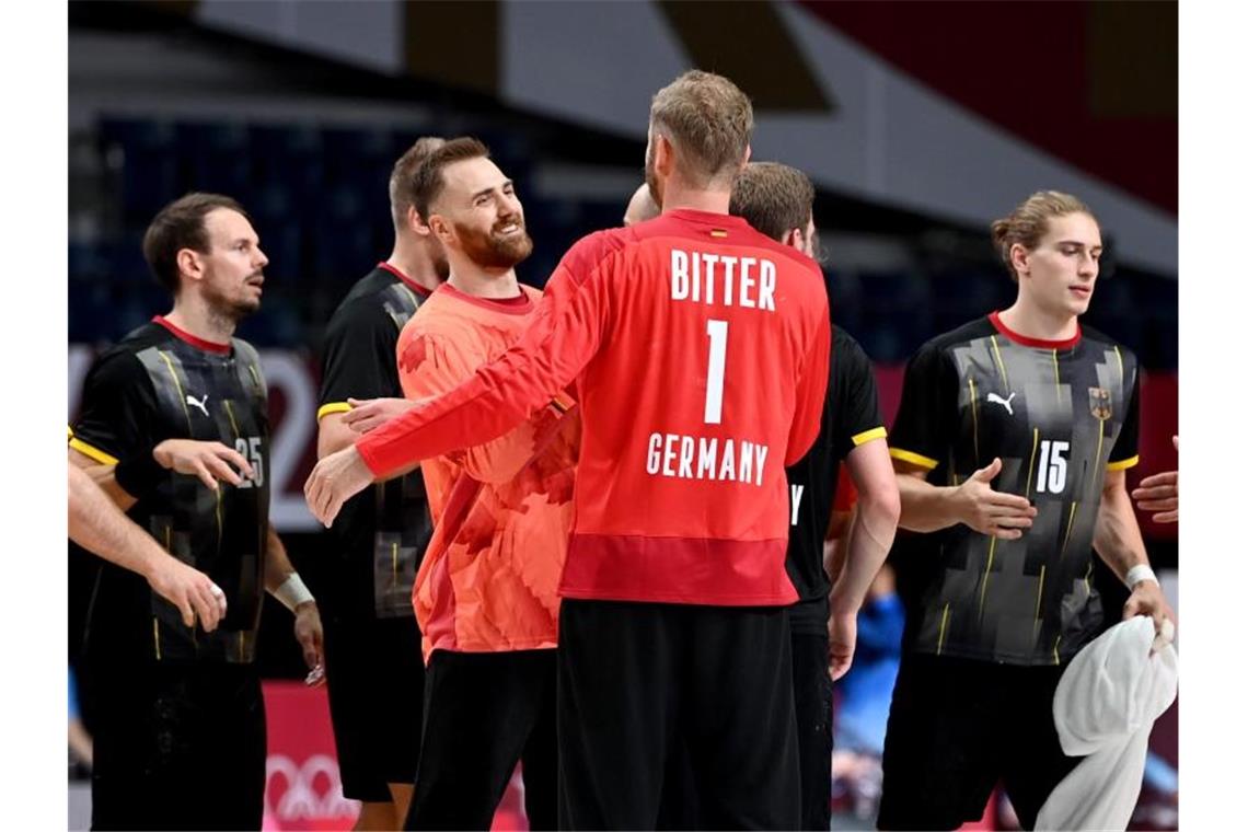 Handballer zuversichtlich vor Gruppenfinale gegen Brasilien Starkes deutsches Keeper-Duo: Andreas Wolff (l) und Johannes Bitter. Foto: Swen Pförtner/dpa