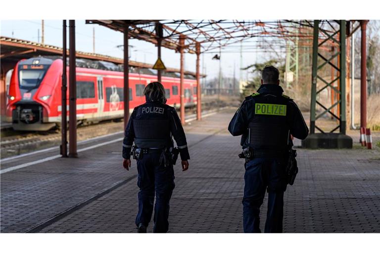 Stationäre Grenzkontrollen sind im Schengen-Raum eigentlich nicht vorgesehen und müssen, da wo sie trotzdem eingerichtet werden, bei der EU-Kommission angemeldet werden. (Archivfoto)