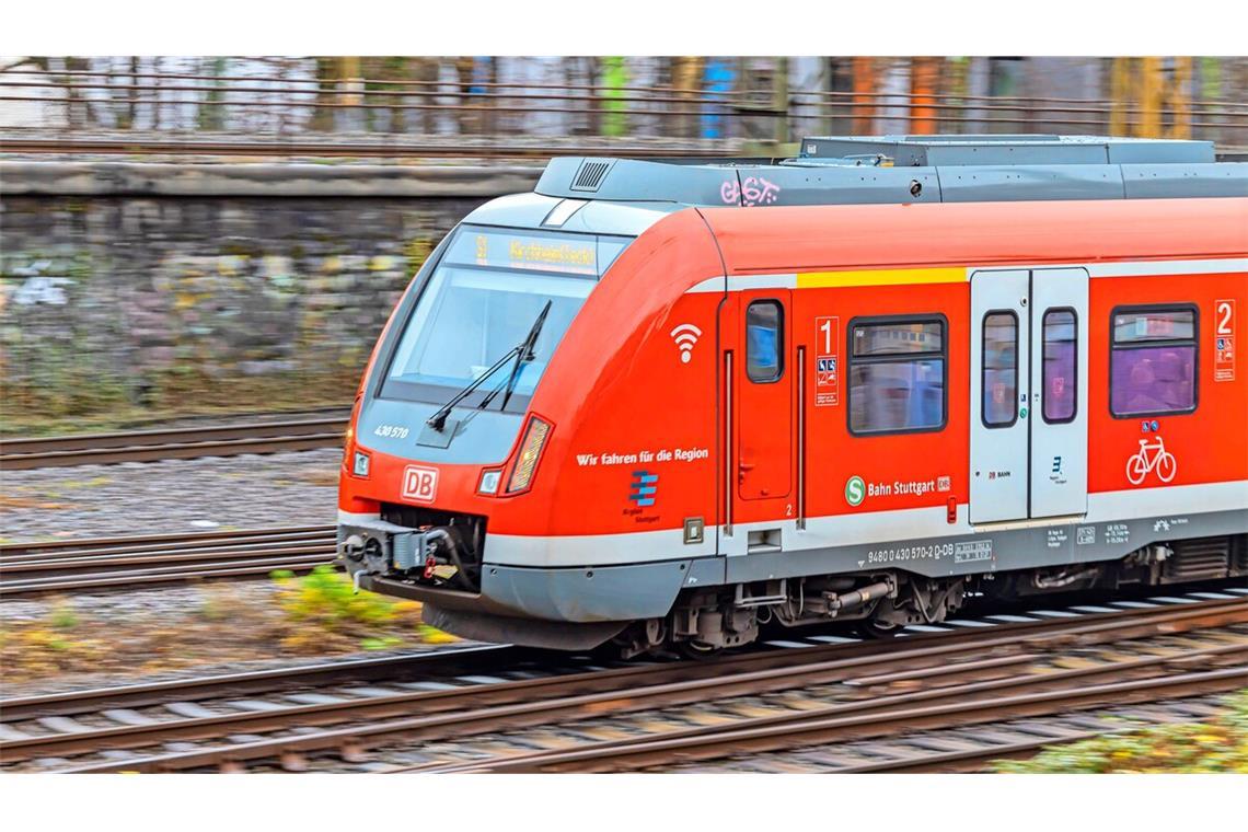 Statt wie bisher bis Kirchheim/Teck sollen die S-Bahnen in Zukunft auf der Filstalbahn bis Göppingen und weiter nach Geislingen verkehren.