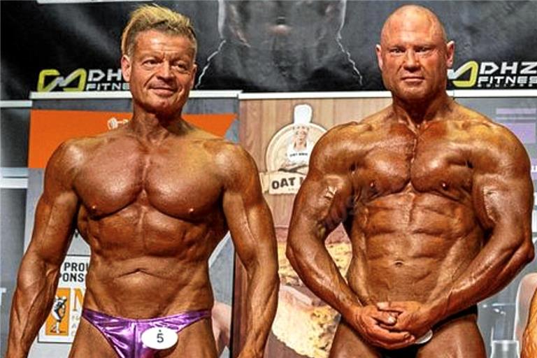 Stefan Hasch (links) neben dem amtierenden Mister Universe Helge Kresin in der Kategorie Body Master für ab 60-Jährige. Foto: privat