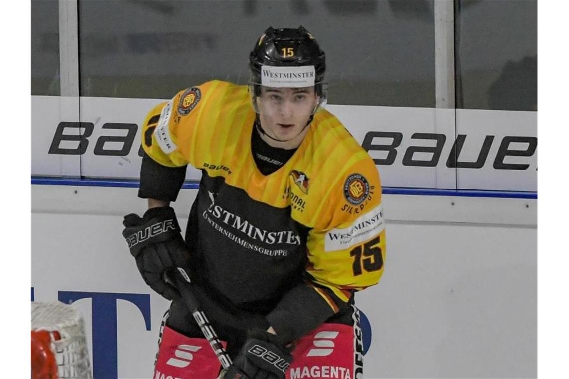 Stefan Loibl von Deutschland am Puck. Foto: Armin Weigel/Archivbild