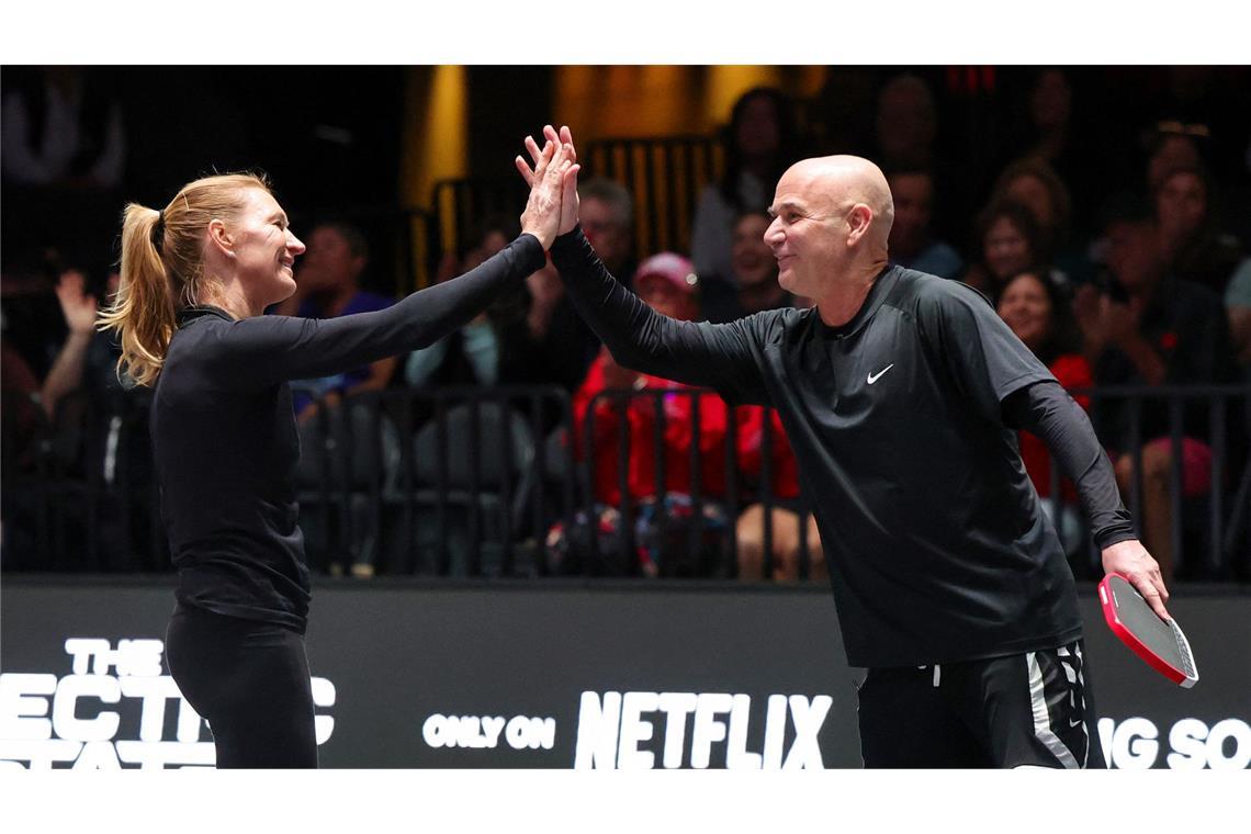 Ehepaar Graf/Agassi gewinnt Millionenspiel im „Pickleball“ Steffi Graf und Andre Agassi feiern ihren Sieg.