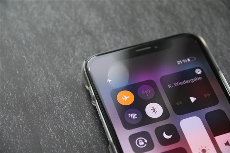 Stellt sich das Handy im Flugmodus automatisch um?