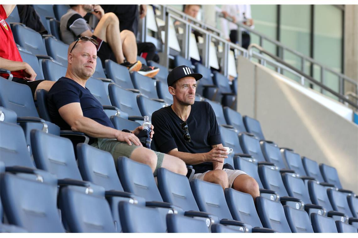 Stephan Hildebrandt (li., neben Christian Gentner) beim Training der Schweizer Nationalmannschaft im Gazi-Stadion auf der Waldau.