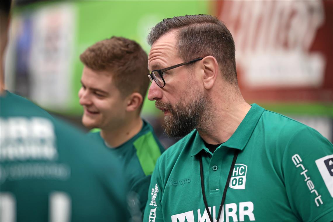 Stephan Just blickt einem Spiel mit besonderem Charakter entgegen: Der HCOB-Trainer trifft auf seinen Ex-Verein. Foto: Alexander Becher