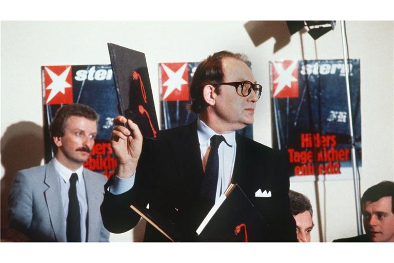 "Stern"-Reporter Gerd Heidemann präsentierte 1983 auf einer Pressekonferenz des Hamburger Magazins "Stern" die angeblichen Hitler-Tagebücher. (Archivbild)