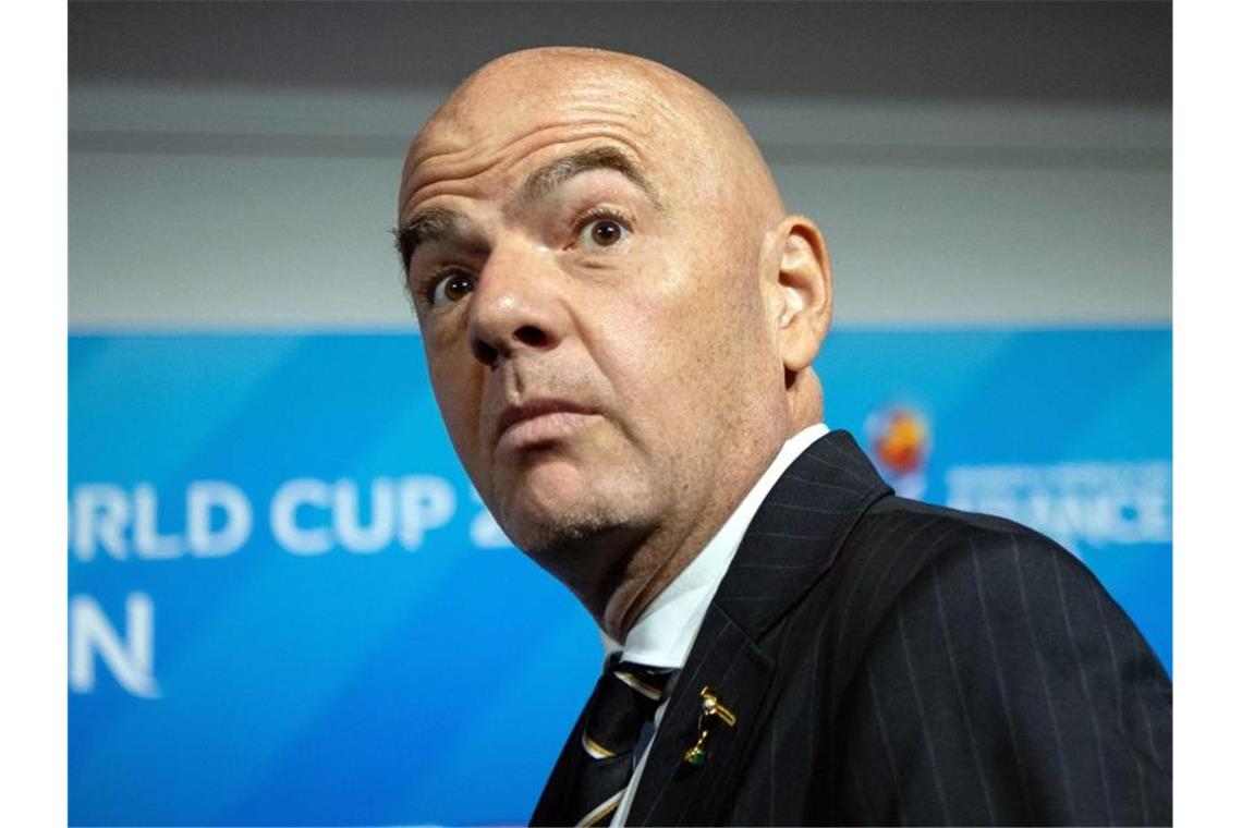 Klare Meinung: 66 Prozent wollen WM nur alle vier Jahre Stößt mit seinem Plan für eine WM alle zwei Jahre in Deutschland auf wenig Zustimmung: FIFA-Präsident Gianni Infantino. Foto: Sebastian Gollnow/dpa