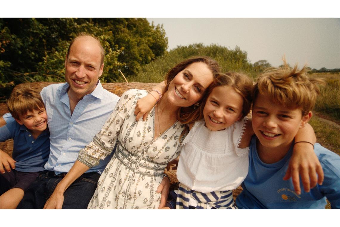 Strahlende Gesichter der beliebten _Familie sind eine gute Nachricht für den Palast.