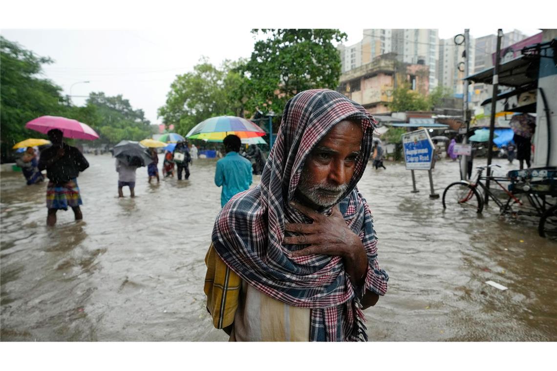 Straße unter Wasser - Starkregen in Indien