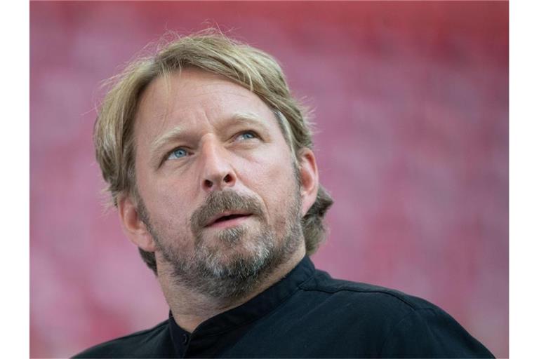 Stuttgarts Sportdirektor Sven Mislintat vor dem Spiel. Foto: Marijan Murat/dpa/Archivbild