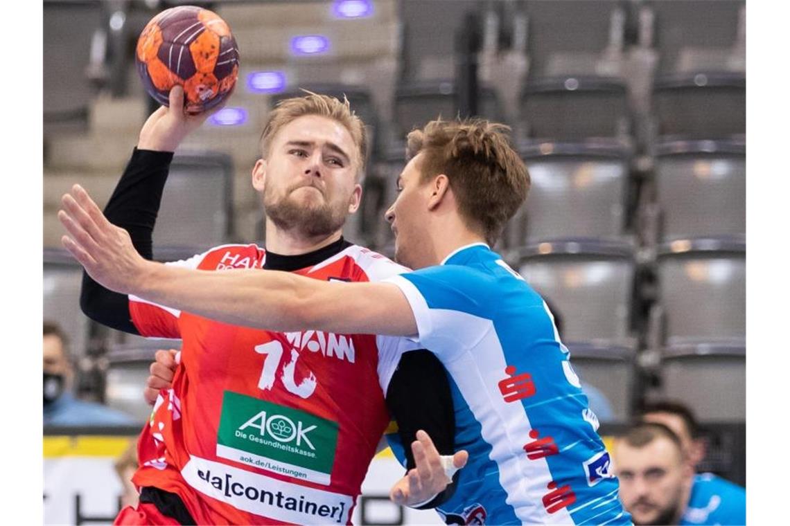 Handballer Wieling wechselt von Stuttgart nach Hamm Stuttgarts Tim Roman Wieling (r). Foto: Tom Weller/dpa/Archivbild