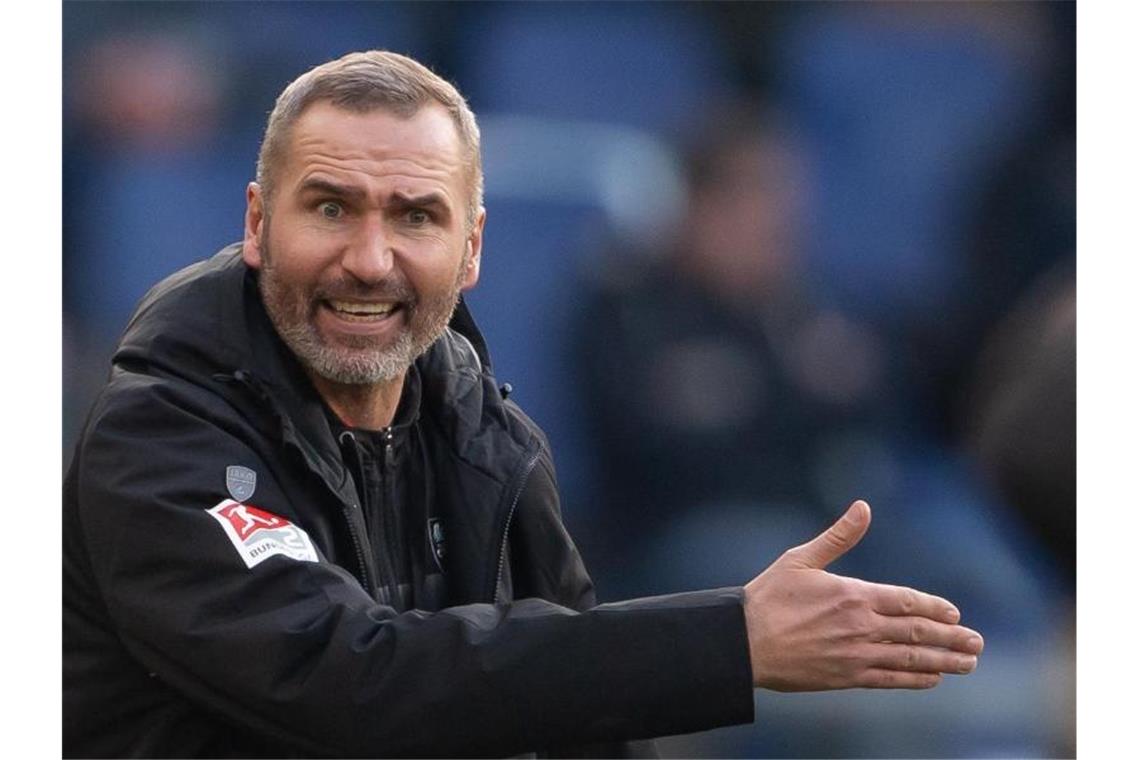 Walter nicht mehr Trainer des VfB Stuttgart Stuttgarts Trainer Tim Walter gestikuliert am Spielfeldrand. Foto: Swen Pförtner/dpa/Archivbild