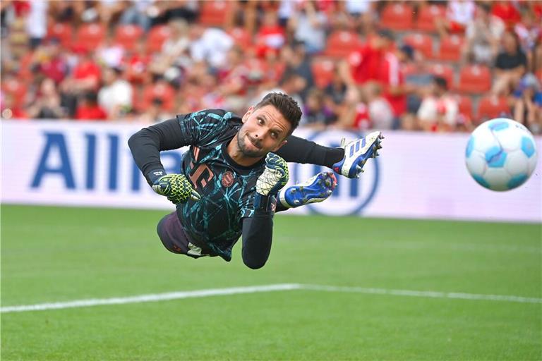 Sven Ulreich fliegt inzwischen seit 18 Jahren als  Profitorhüter durch die Lüfte – nun trifft er mit dem FC Bayern auf seinen Ex-Club, den VfB Stuttgart.