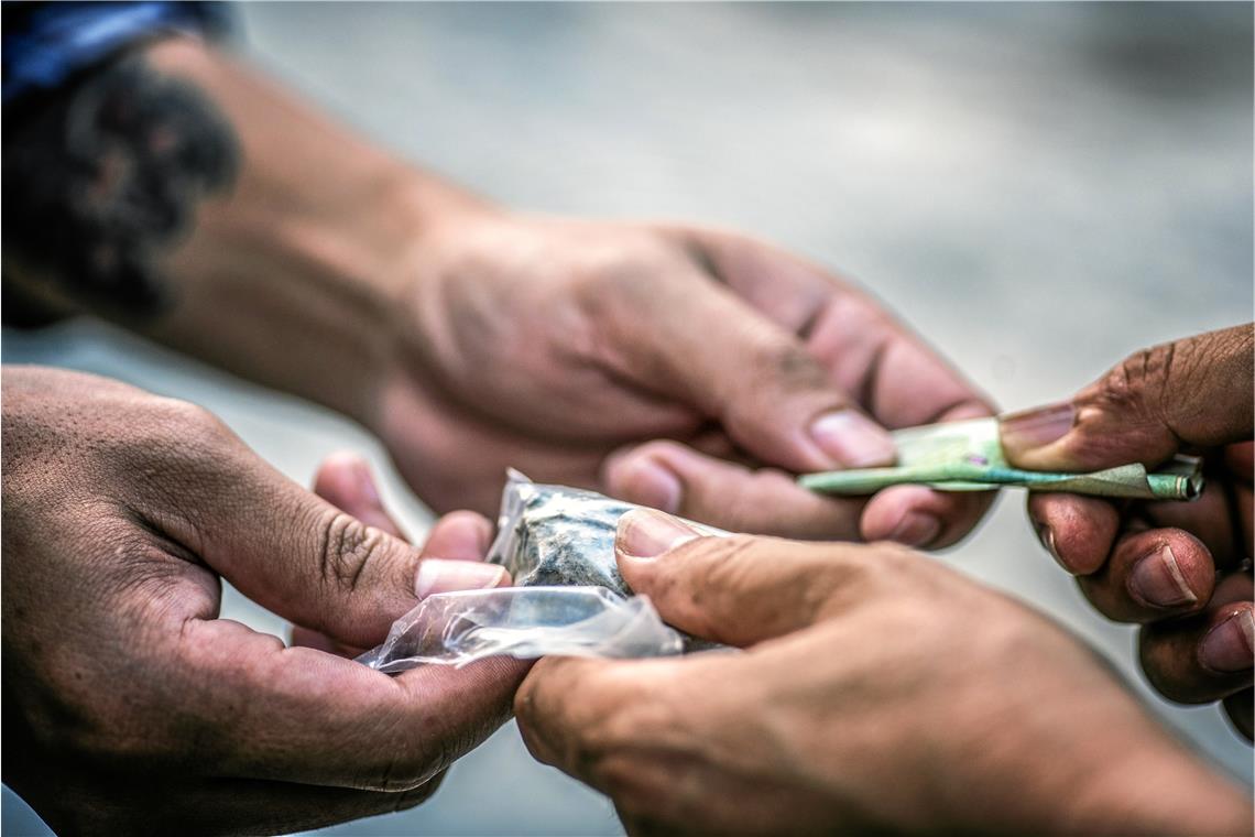 Drogendealer wird nach Verfolgungsjagd festgenommen Symbolfoto: Boonchai - stock.adobe.com