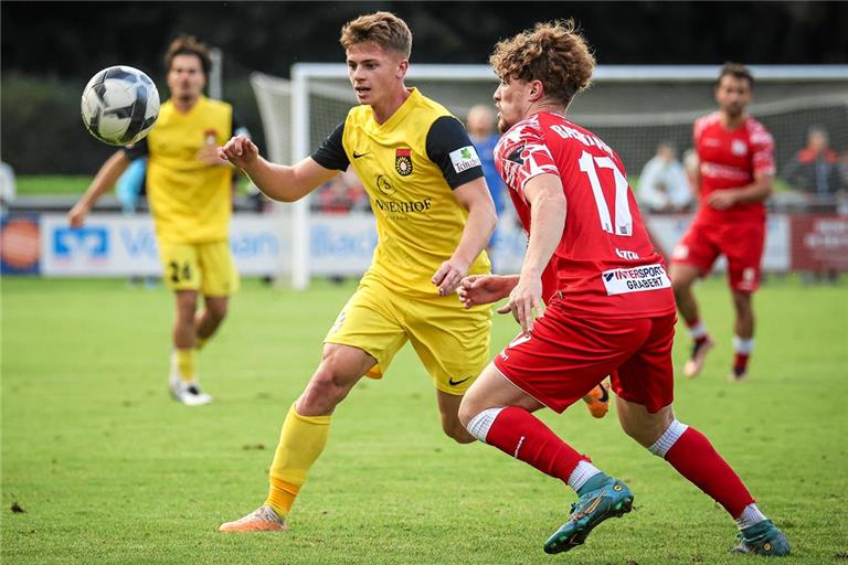 Talha Özen (rechts) und die Oberliga-Fußballer der TSG erwarten im Viertelfinale den Regionalligisten Freiberg. Für Christian Mistl und die SG Sonnenhof Großaspach geht es zum Landesligisten FC Blaubeuren. Archivfoto: Alexander Becher