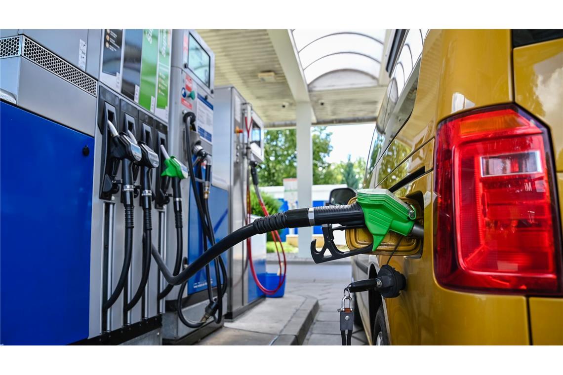 Tankstelle: Der Preisabstand zwischen Autobahn und Umland ist zuletzt gewachsen.