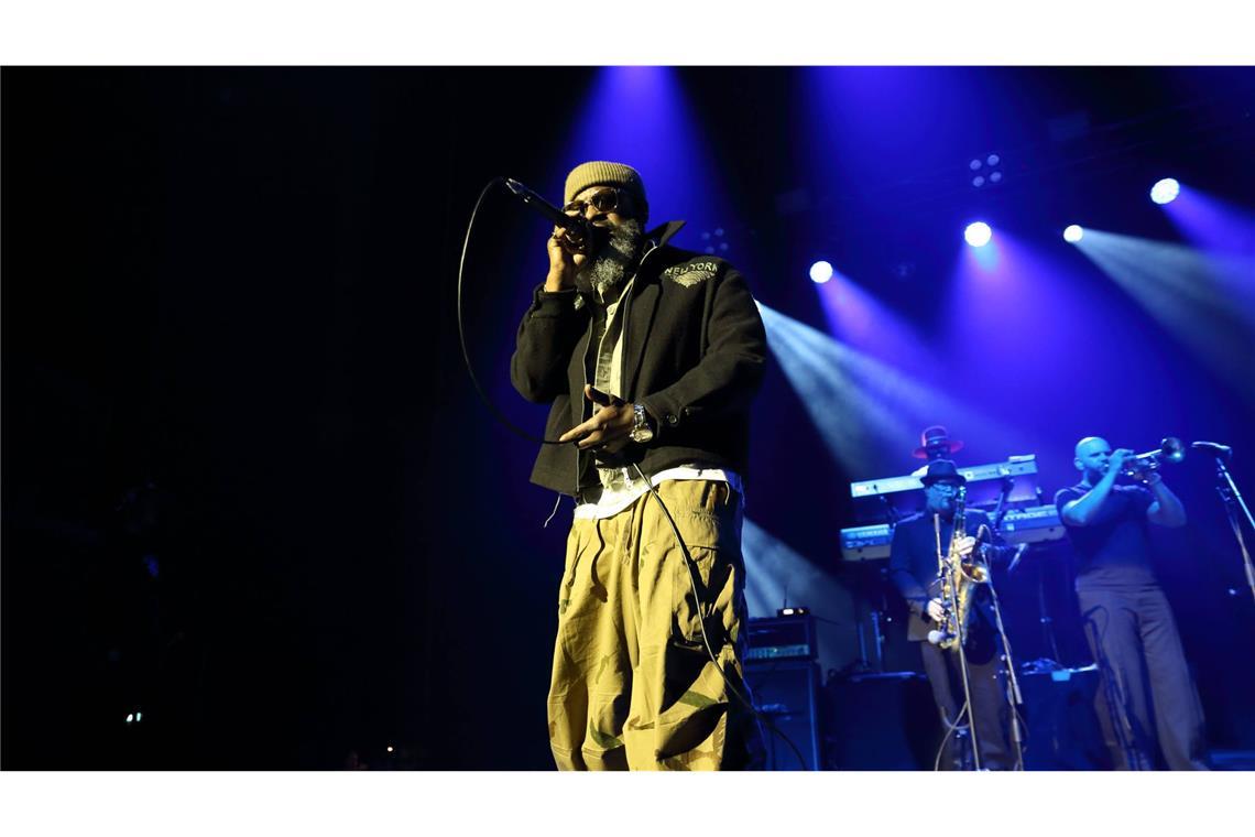 Tariq Luqmaan Trotter alias Black Thought von der Band The Roots bei einem Konzert in der Uber Eats Music Hall in Berlin