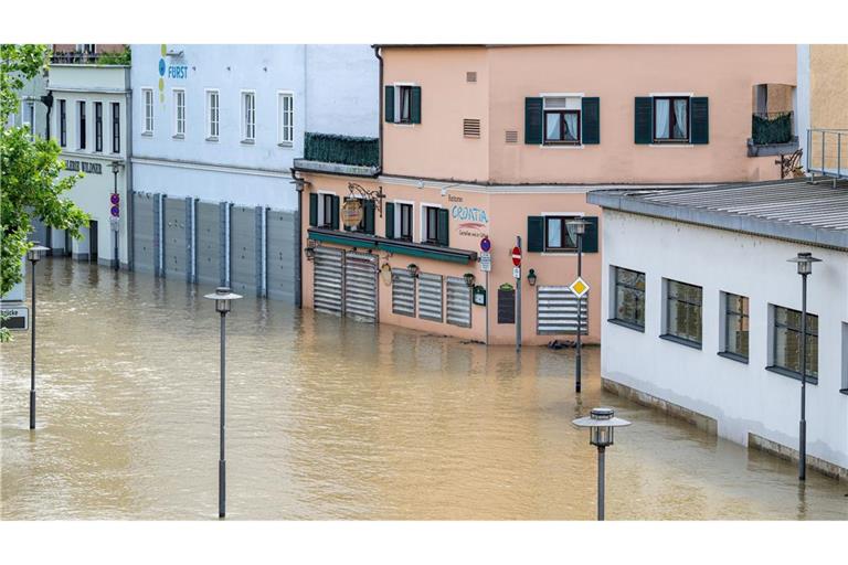 Teile der Altstadt von Passau sind noch immer vom Hochwasser der Donau überschwemmt.