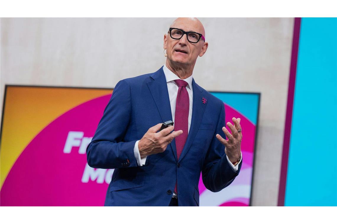 Telekom-Chef Tim Höttges spricht auf der Hauptversammlung seiner Firma in Bonn.