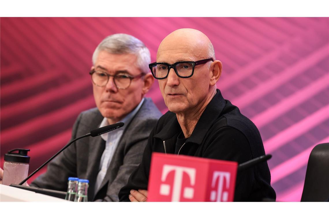 Telekom-Finanzvorstand Christian Illek (links) hält die Telekom-Preise für Glasfaser-Internet für attraktiv.