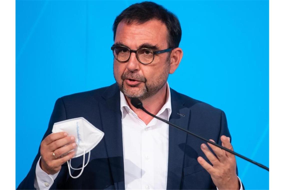 Bayern: Gesundheitsminister offen für kostenpflichtige Tests Test-Kosten für Kinder, Schwangere und Menschen mit Vorerkrankungen sollen nach der Vorstellung von Bayerns Gesundheitsminister Klaus Holetschek (CSU)auch weiter übernommen werden. Foto: Sven Hoppe/dpa