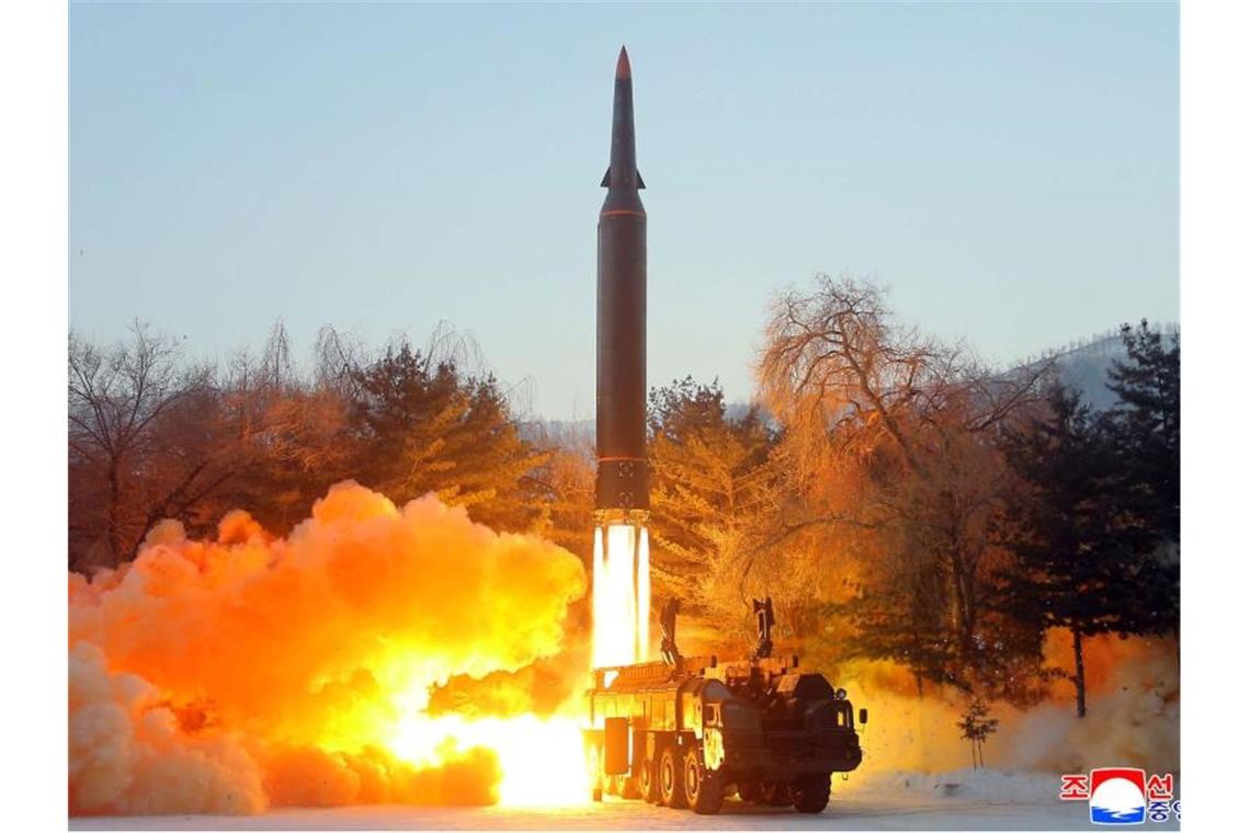 Nordkorea will erneut Hyperschallrakete getestet haben Testabschuss einer Hyperschallrakete durch die Koreanische Akademie für Verteidigungswissenschaften. (Das Bild wurde von der staatlichen nordkoreanischen Nachrichtenagentur KCNA zur Verfügung gestellt. Sein Inhalt kann nicht eindeutig verifiziert werden.). Foto: -/KCNA/dpa
