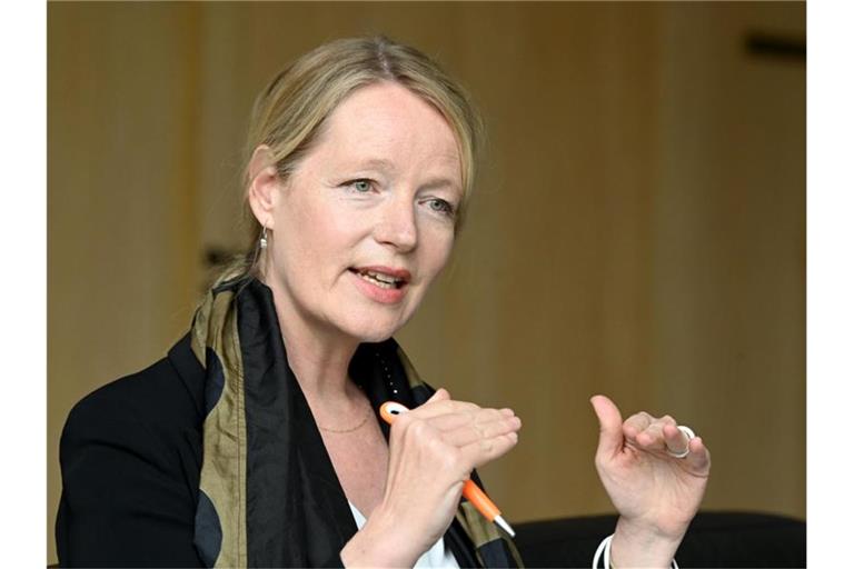 Thekla Walker (Bündnis 90/Die Grünen), Umweltministerin von Baden-Württemberg, gestikuliert. Foto: Bernd Weissbrod/dpa