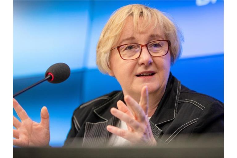 Theresia Bauer (Bündnis 90/Die Grünen), Wissenschaftsministerin von Baden-Württemberg, spricht bei einer Pressekonferenz. Foto: Christoph Schmidt/dpa/Archivbild