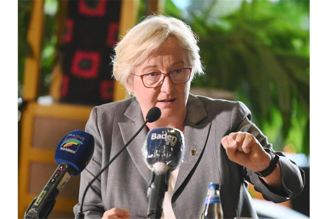 Theresia Bauer (Bündnis 90/Die Grünen) bei einer Pressekonferenz. Foto: Uli Deck/dpa/Archivbild