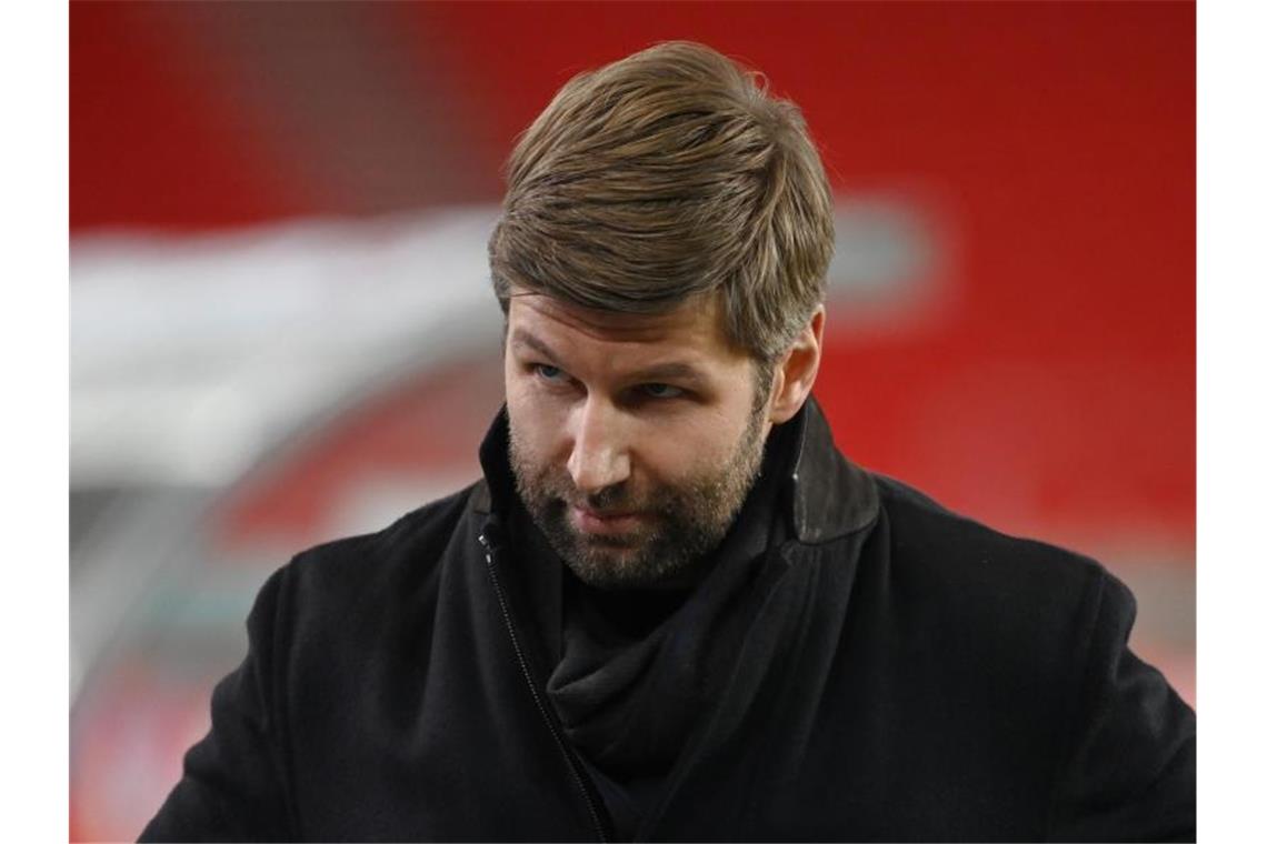 VfB-Vorstandschef Hitzlsperger spendet für Künstler in Not Thomas Hitzlsperger, Vorstand Sport vom VfB Stuttgart, kommt ins Stadion. Foto: Marijan Murat/dpa/Archivbild