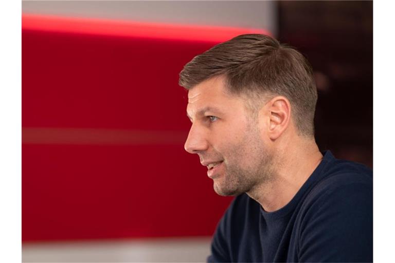 Thomas Hitzlsperger, Vorstandsvorsitzender der VfB Stuttgart 1893 AG, nimmt an einem Interview teil. Foto: Marijan Murat/dpa/Archivbild