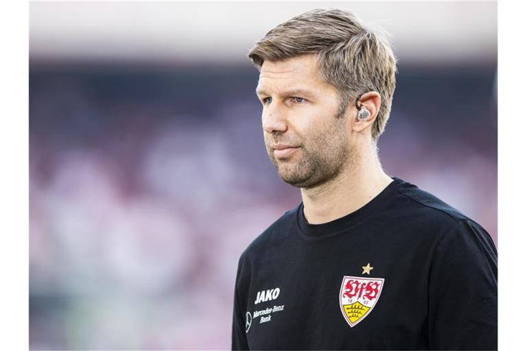 Thomas Hitzlsperger, Vorstandsvorsitzender des VfB Stuttgart, steht vor dem Spiel im Stadion. Foto: Tom Weller/dpa