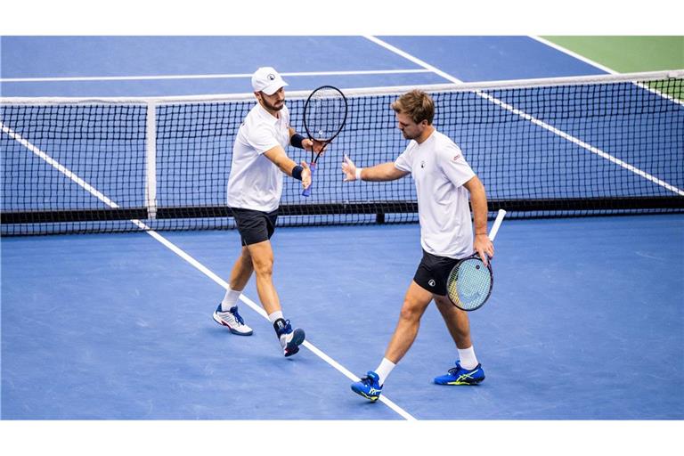 Tim Pütz (l) und Kevin Krawietz verlieren das Finale bei den US Open.