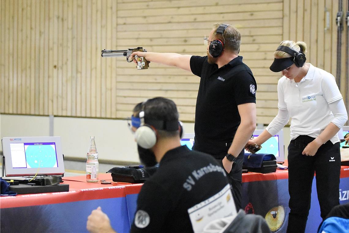 Premiere fürs Karnsberger Pistolenteam Tobias Heider (Mitte) wird mit dem SV Murrhardt-Karnsberg sehr konzentriert in die Finalrunde gehen. Foto: T. Sellmaier