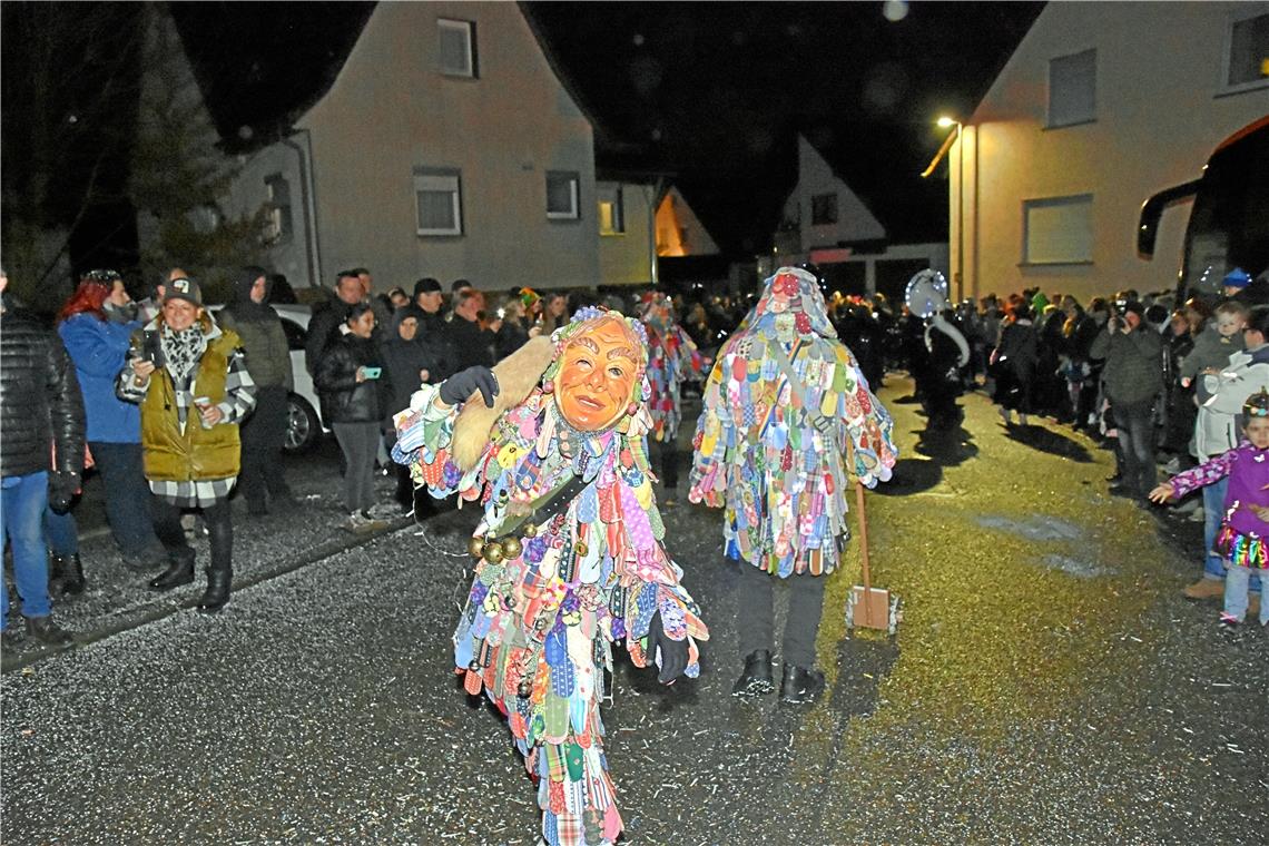 Tolle Stimmung  beim Nachtumzug und Narrensprung der 1. Narrenzunft Auenwald.