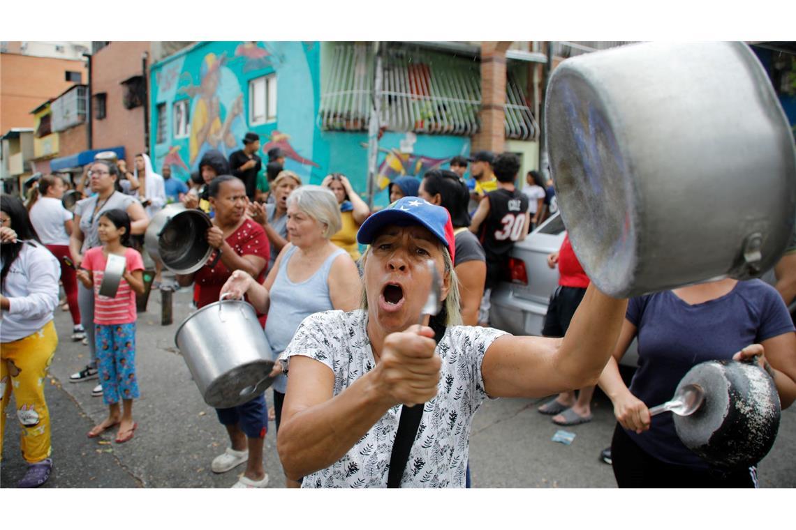 Topfschlagen in Venezuela: lautstark protestieren die Einwohner gegen das offizielle Ergebnis der Präsidentenwahl.