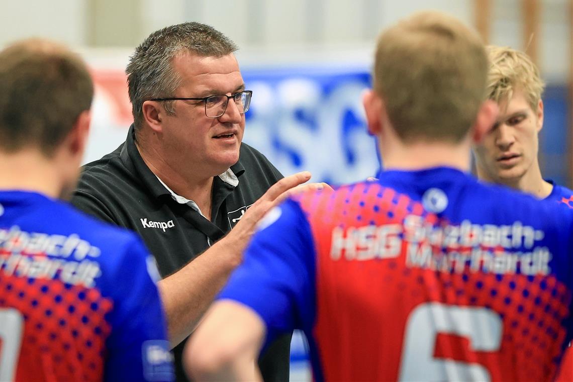 Trainer Alexander Belz hat viel Redebedarf mit seinen Spielern nach dem Negativlauf in der Bezirksliga. Foto: A. Becher