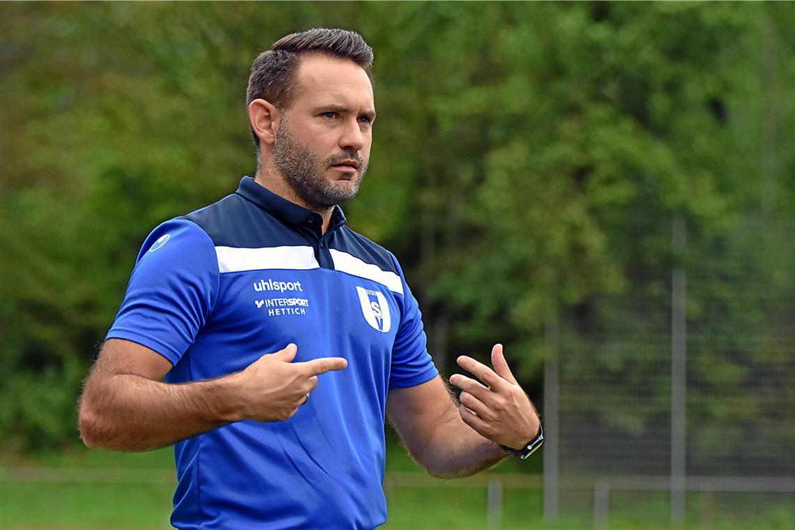 Trainer Andreas Grimmer bleibt mit dem SV Unterweissach auf Erfolgskurs. Foto: Tobias Sellmaier