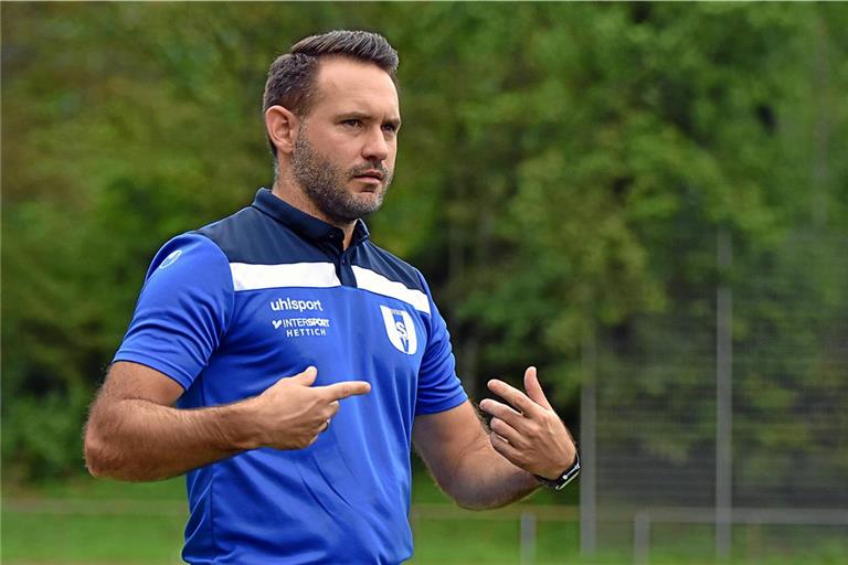 Trainer Andreas Grimmer bleibt mit dem SV Unterweissach auf Erfolgskurs. Foto: Tobias Sellmaier