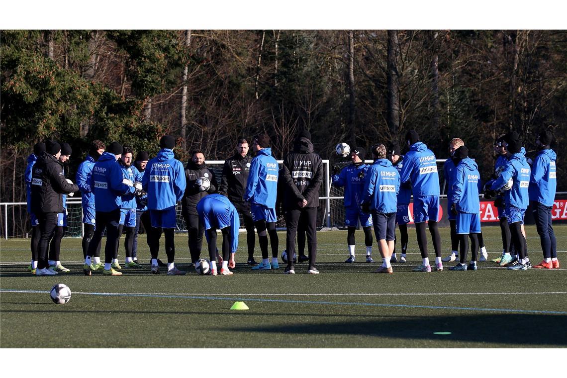 Trainer Marco Wildersinn: Erste Ansprache vor der Mannschaft auf dem Platz