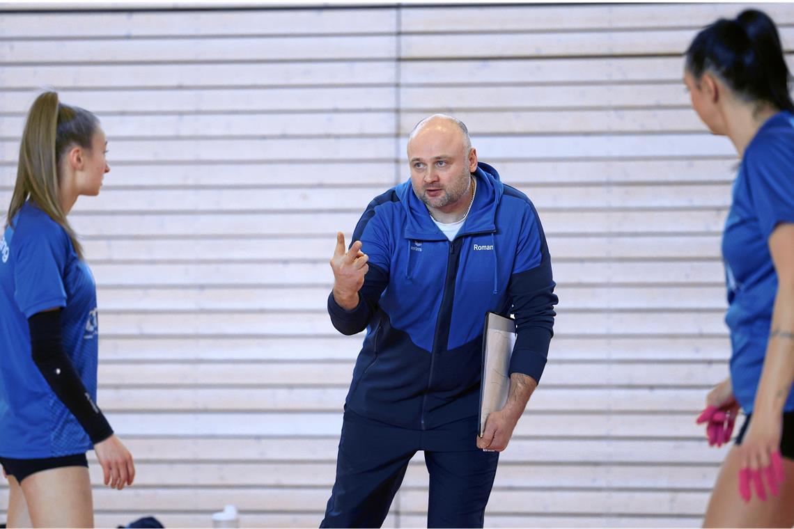 Trainer Roman Ebel mit seiner Tochter Julia (links) und Anna Pataridou.