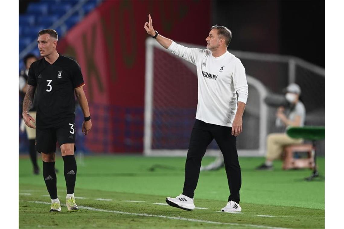 Nach Bus-Party: DFB-Team bereit für Gruppen-Finale Trainer Stefan Kuntz trifft mit seinem Team im nächsten Spiel auf die Mannschaft der Elfenbeinküste. Foto: Swen Pförtner/dpa