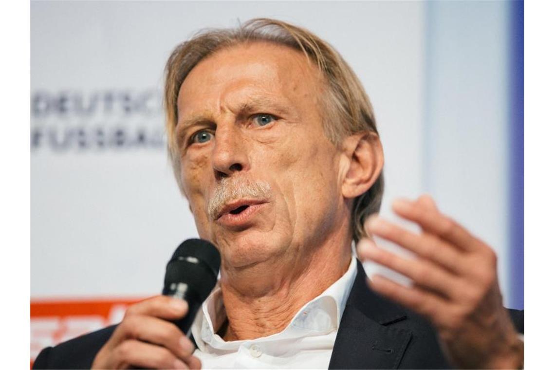 Christoph Daum: RB Leipzig oder Bayern München wird Meister Traut seinem ehemaligen Club 1. FC Köln den Klassenverbleib zu: Christoph Daum. Foto: Oliver Killig/dpa-Zentralbild/dpa