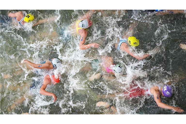 Triathletinnen in der Seine.