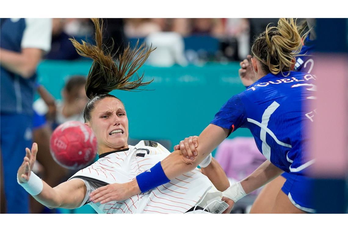 Trotz eines großen Kampfes sind die deutschen Handballerinnen im Olympia-Viertelfinale ausgeschieden.