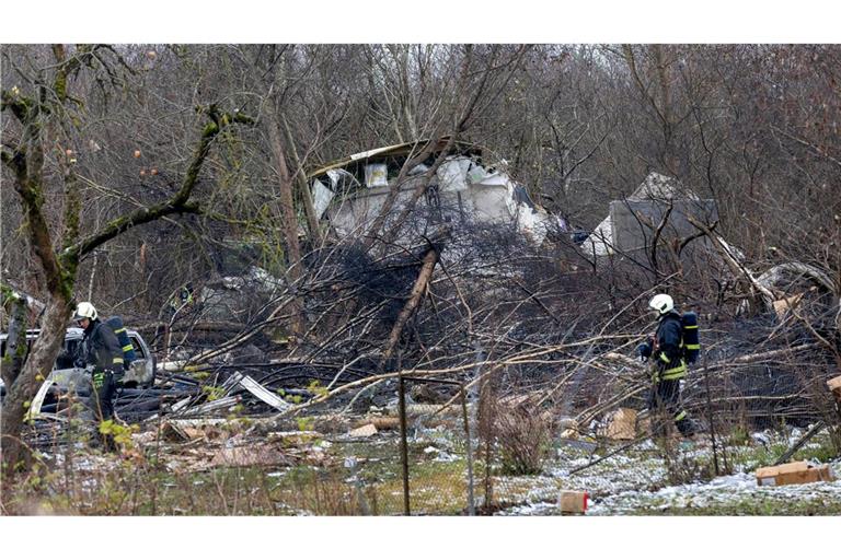 Trümmer des Frachtflugzeugs, das kurz vor dem Flughafen von Vilnius abstürzte.