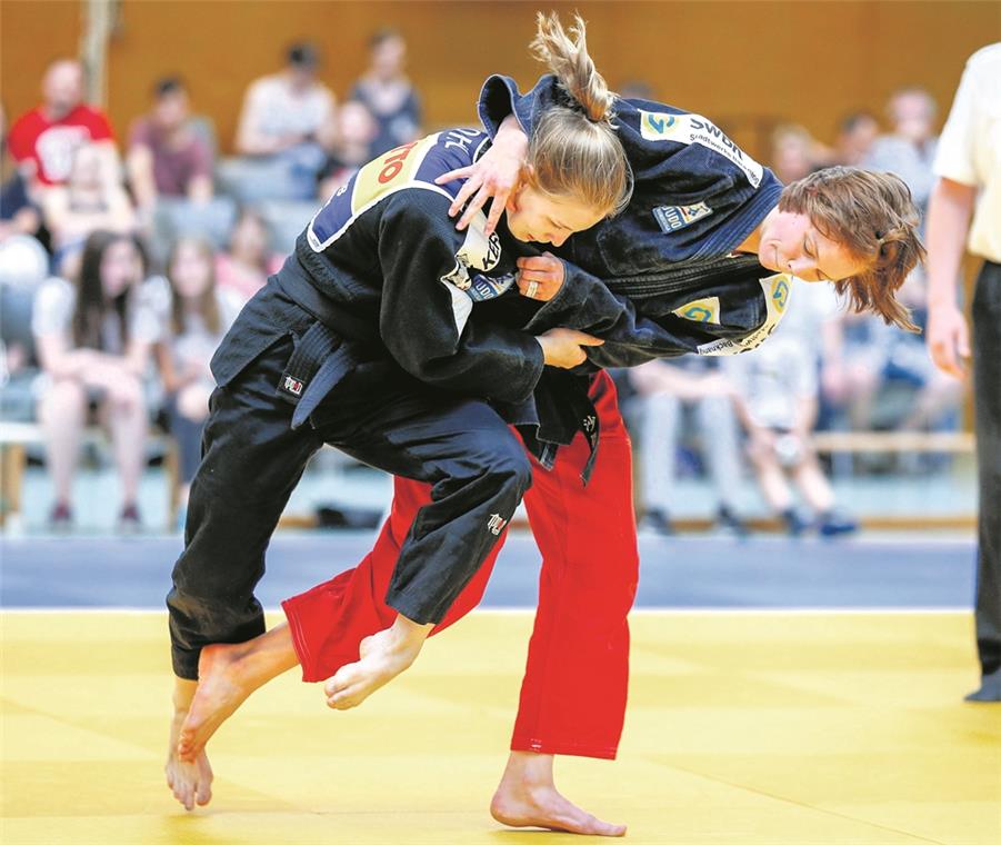 TSG-Judoka Sarah Mäkelburg (rechts) will auch morgen kräftig zupacken. Foto: A. Becher