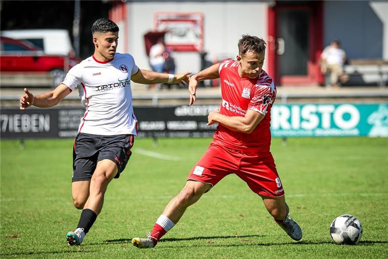 TSG-Spieler Tim Pöhler ist kein klassischer Stoßstürmer, schlüpft bei den Roten bislang aber meist trotzdem in diese Rolle. Foto: Alexander Becher